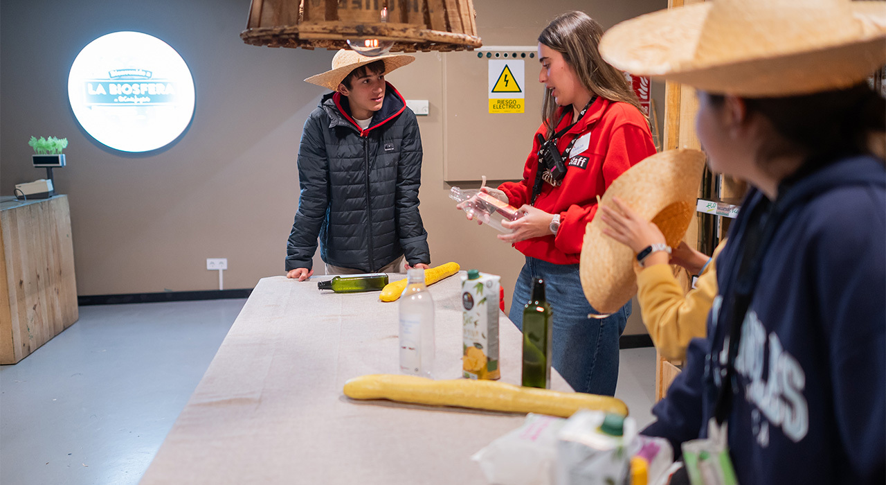 Niños en actividad biosfera