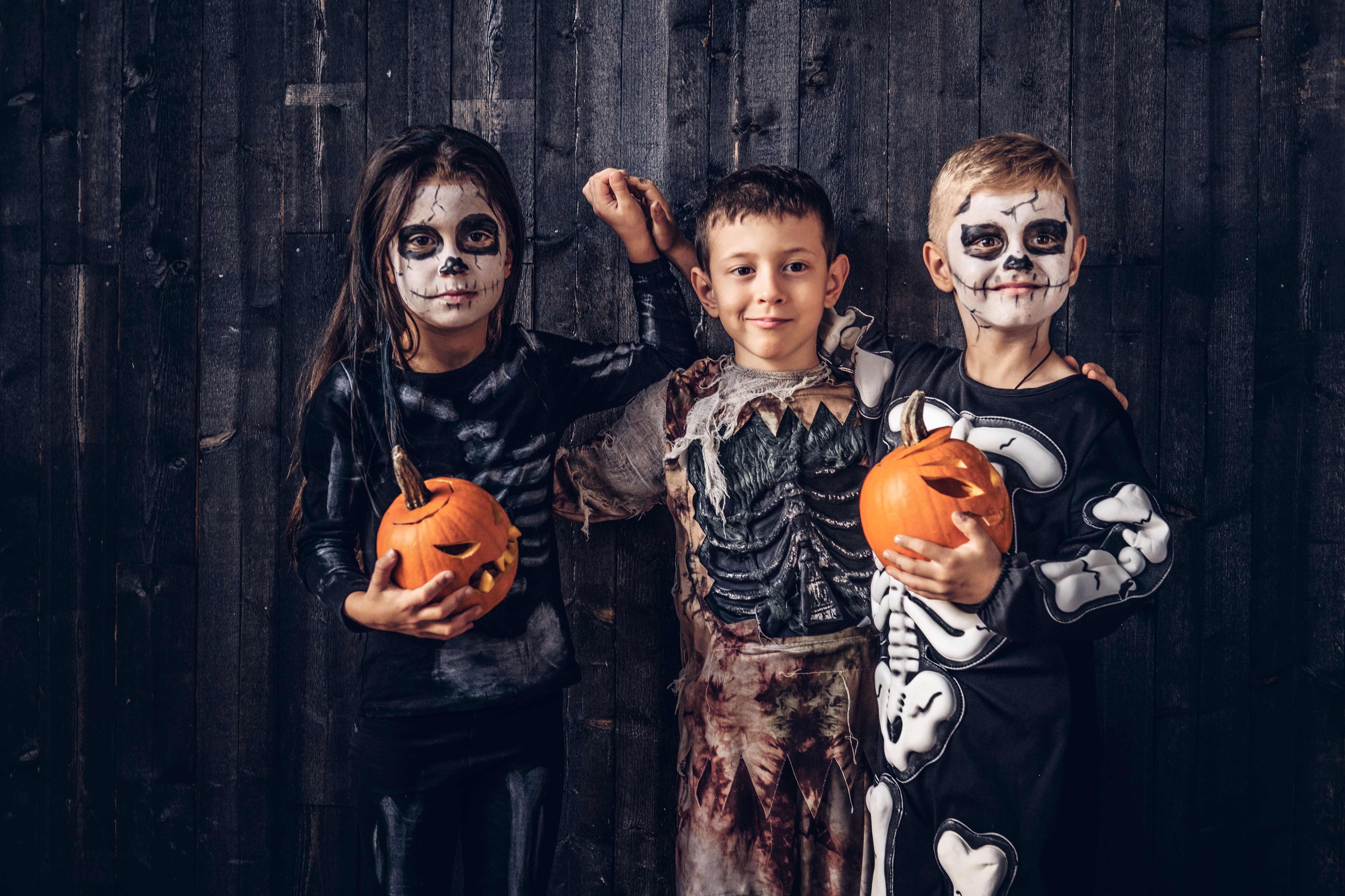 Ninos con disfraces halloween