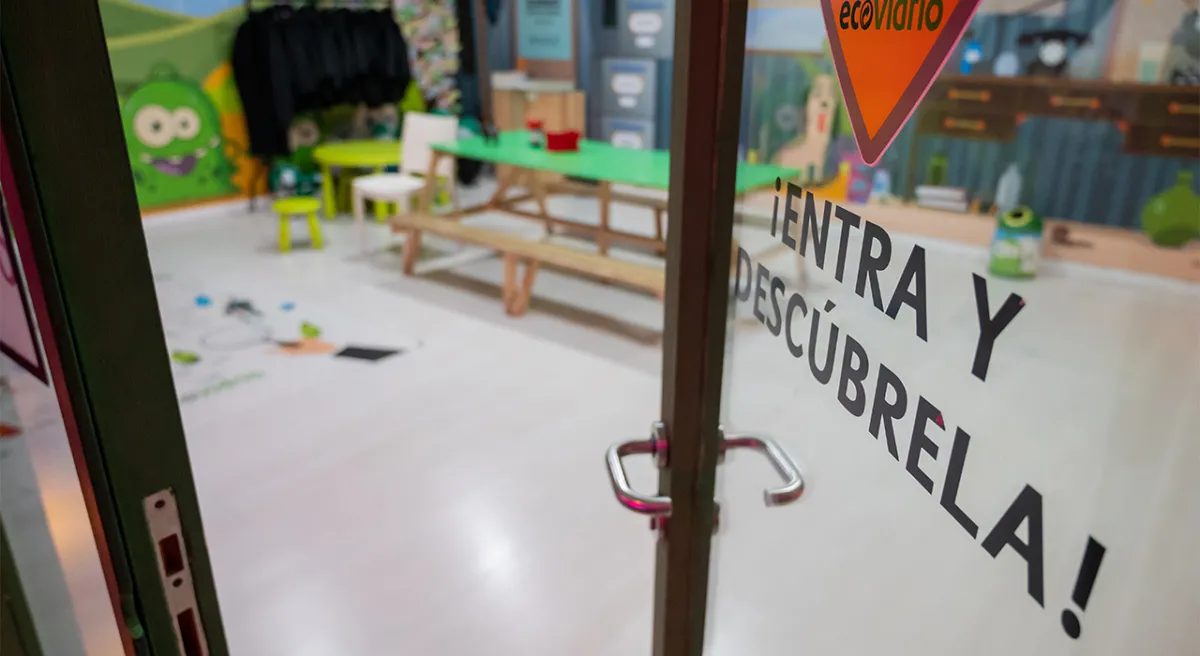 Puerta actividad ecovidrio