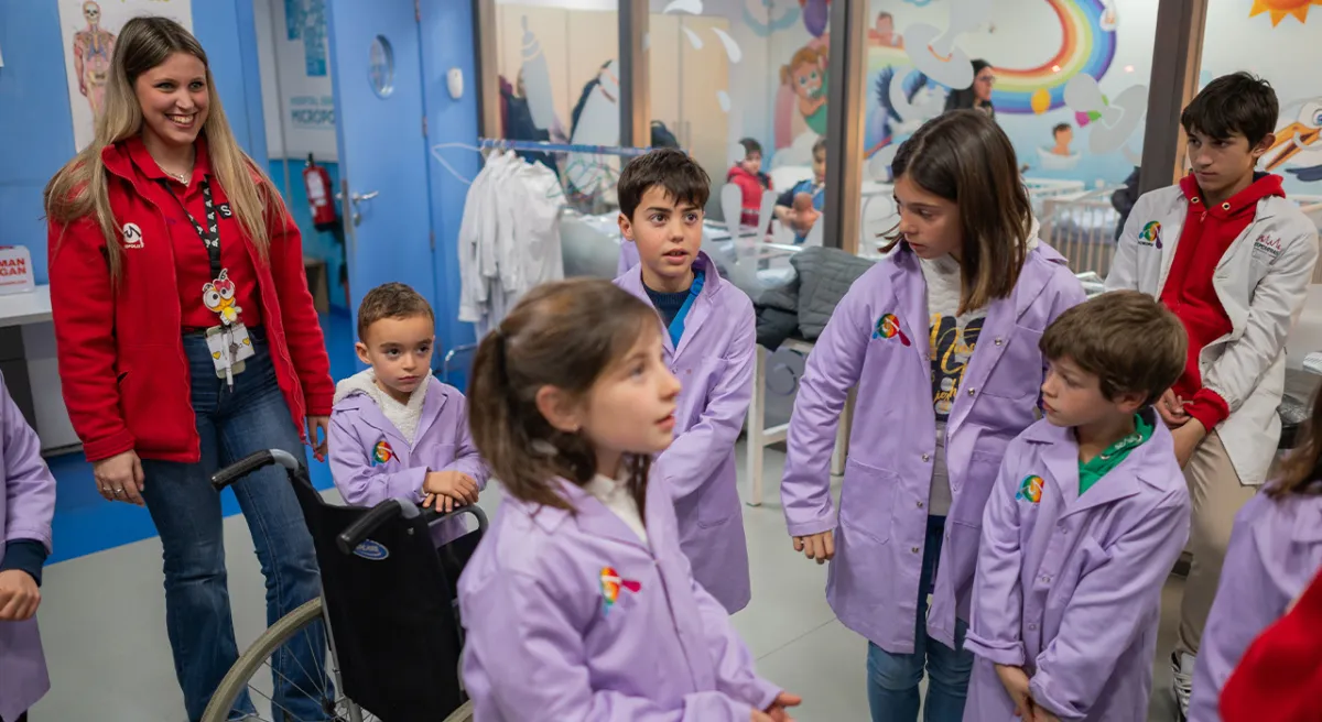 Niños en actividad hospital