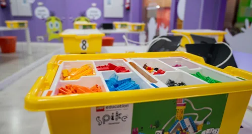 Caja con desmontables Lego
