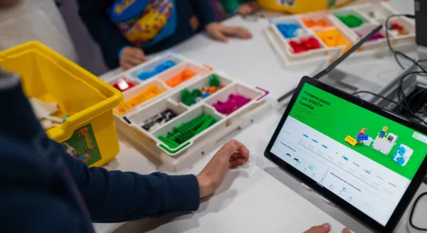 Niños en actividad Lego