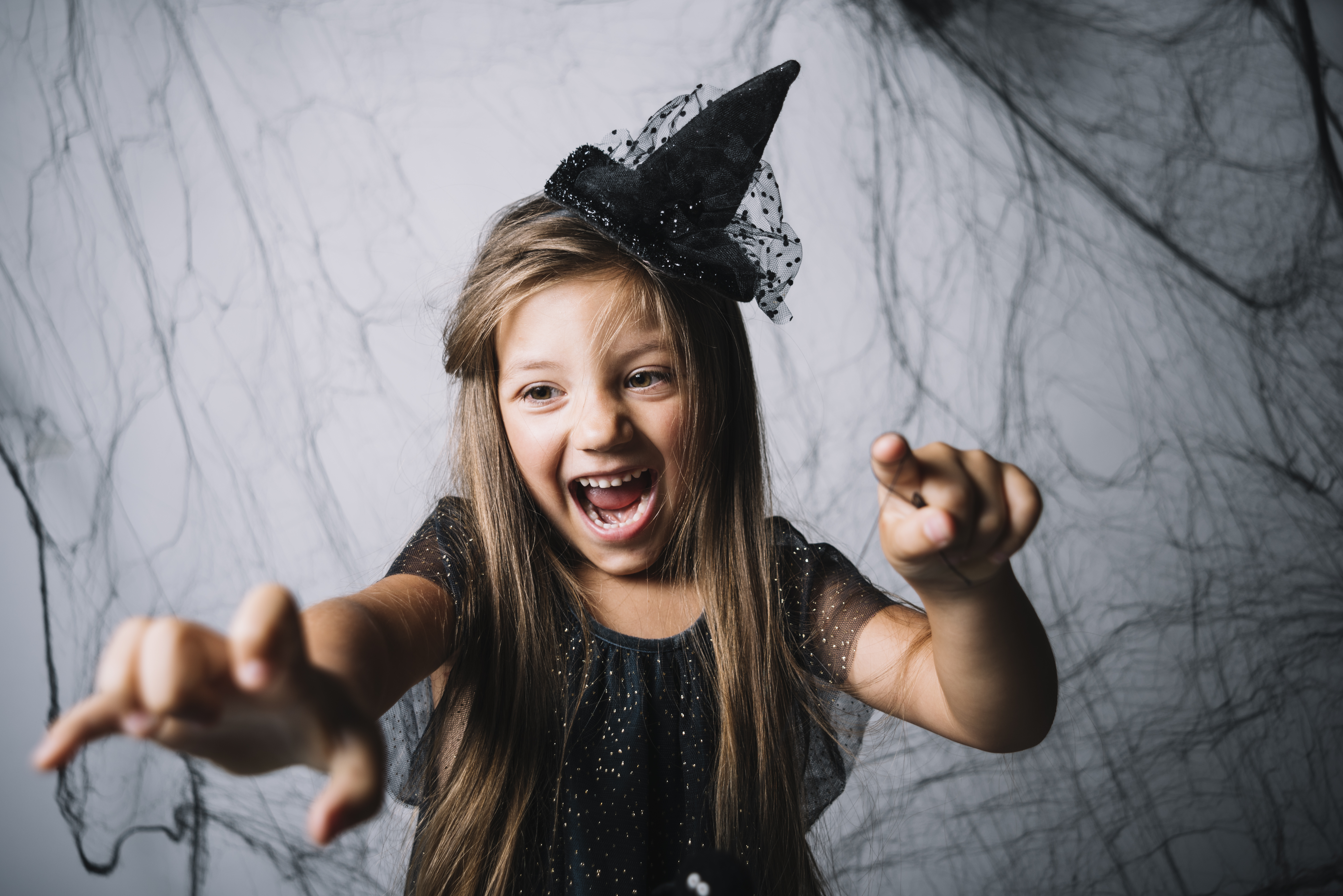 Nina disfrazada para halloween